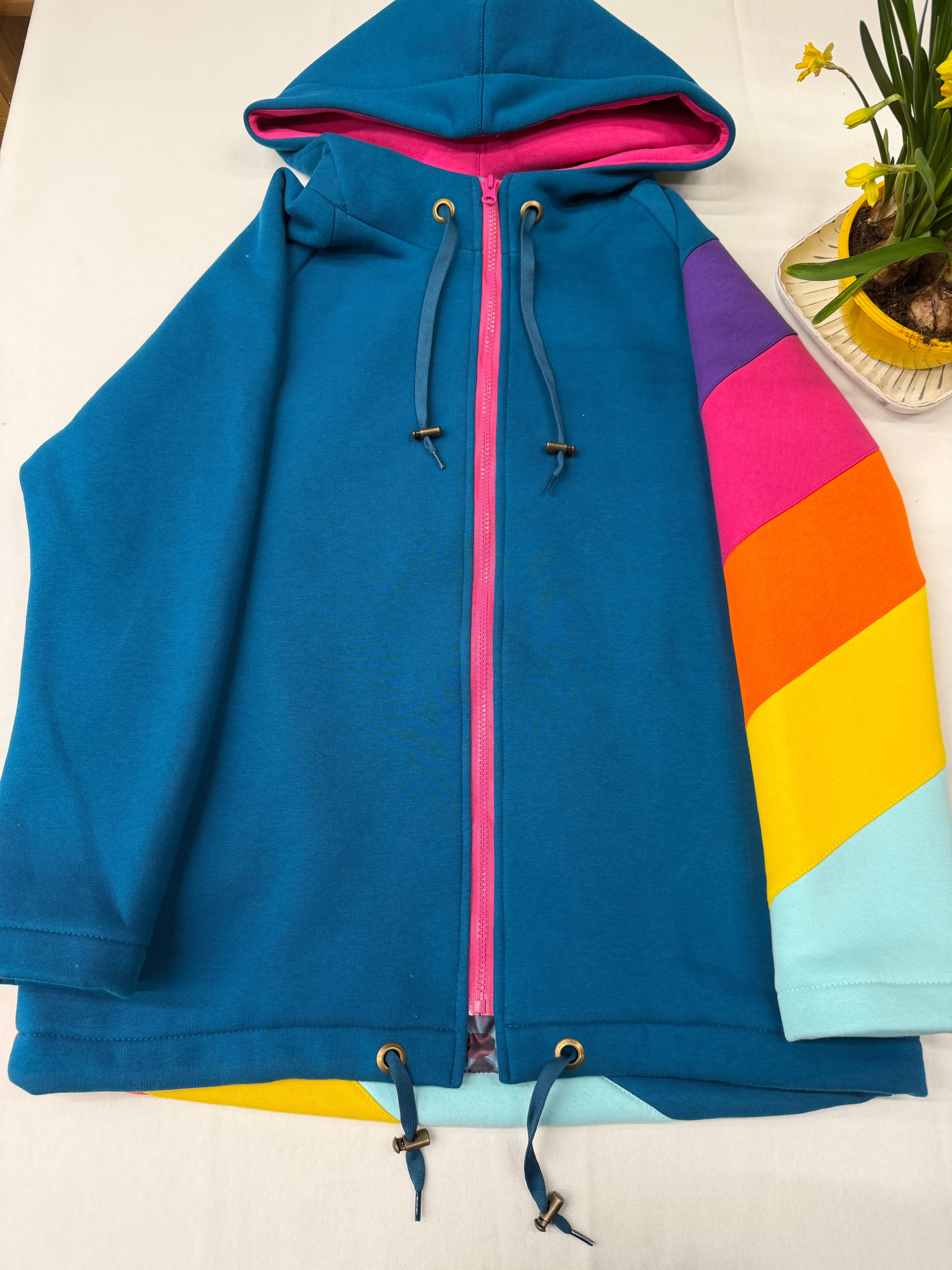 WOMEN'S HOODIES WITH ZIP