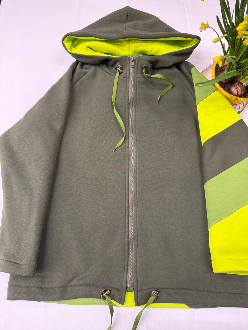 WOMEN'S HOODIES WITH ZIP