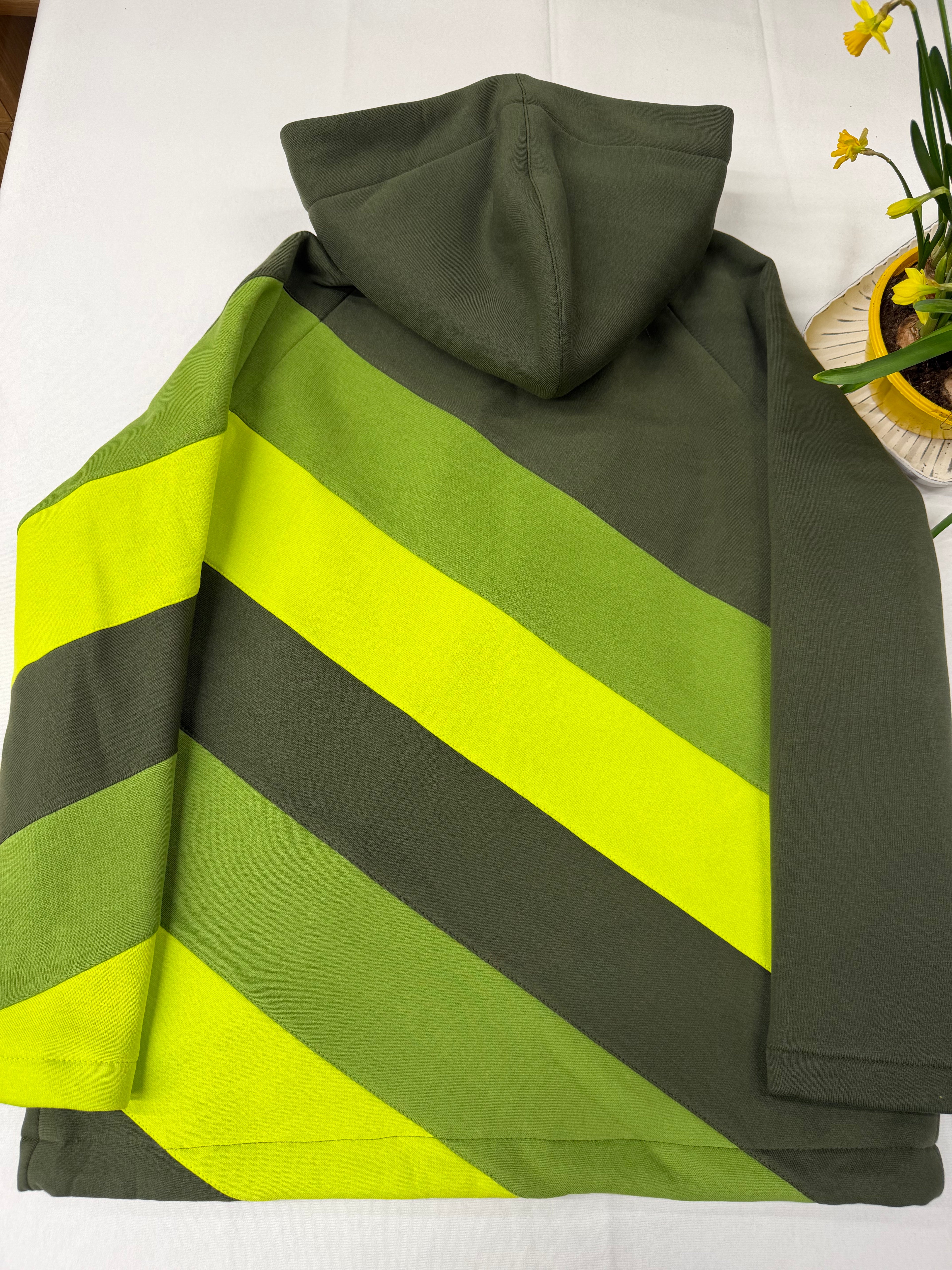 WOMEN'S HOODIES WITH ZIP