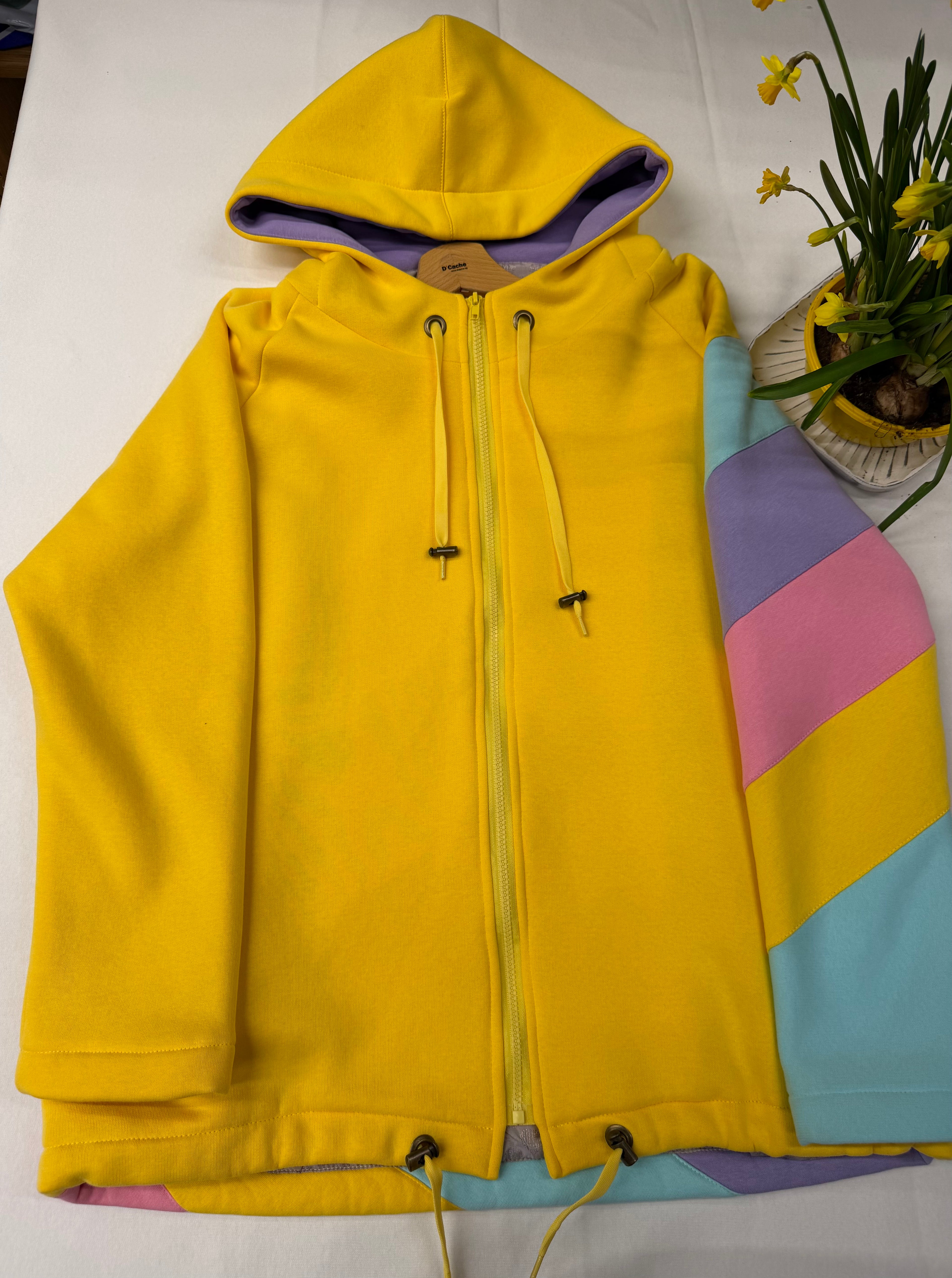 WOMEN'S HOODIES WITH ZIP