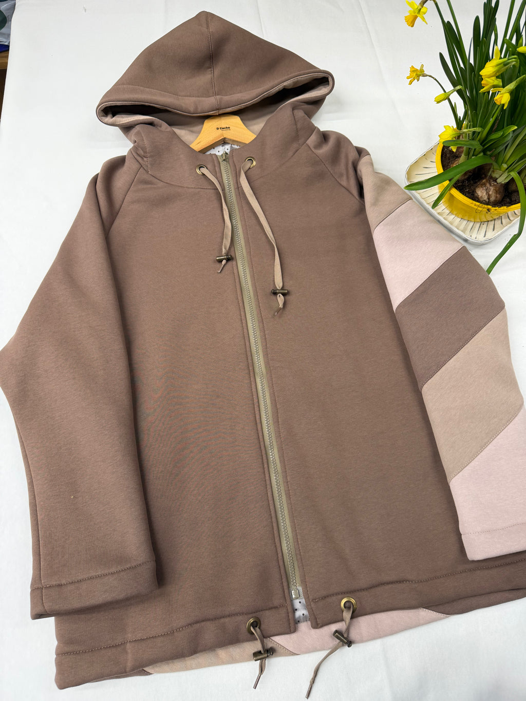 WOMEN'S HOODIES WITH ZIP