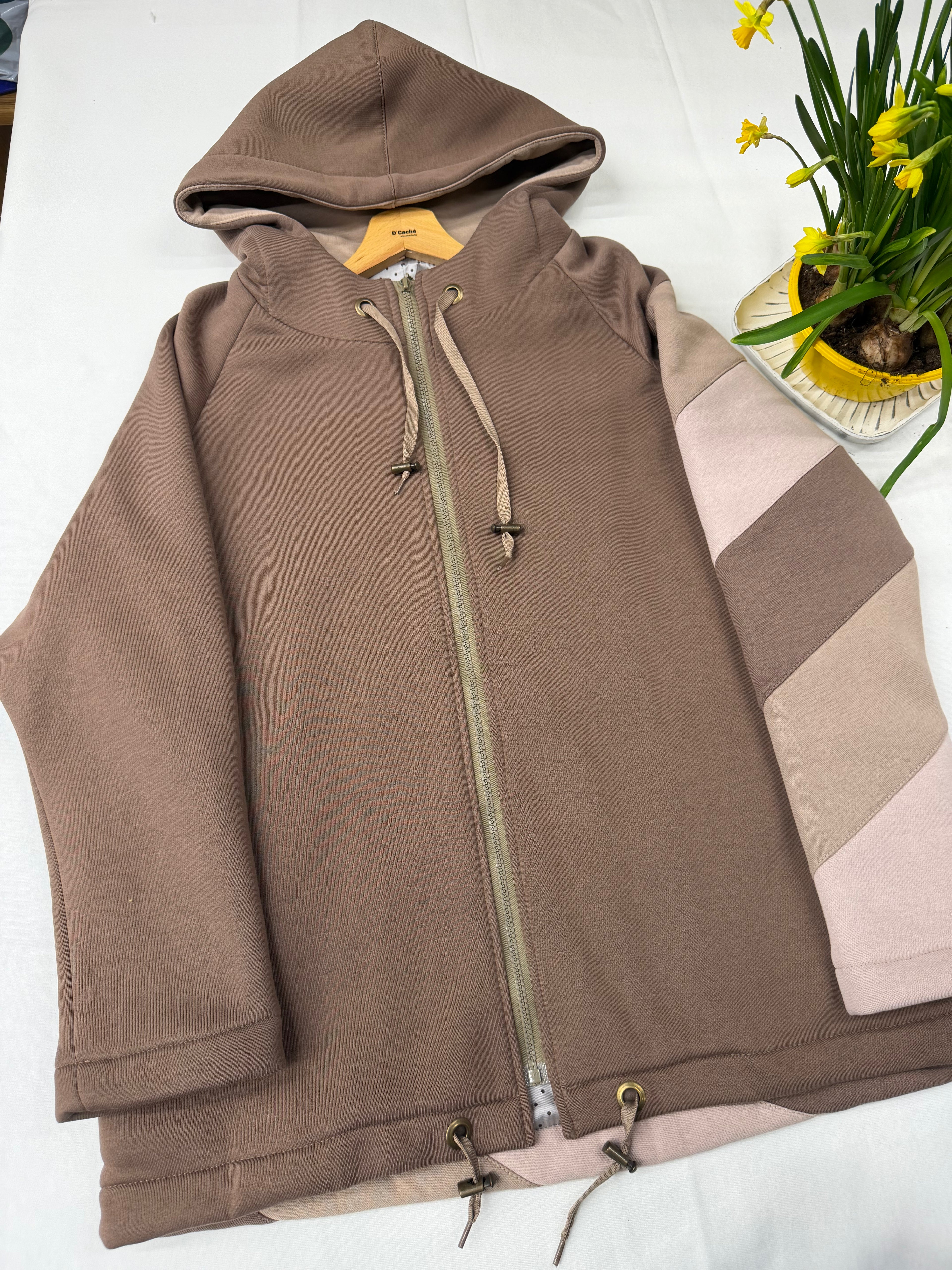 WOMEN'S HOODIES WITH ZIP