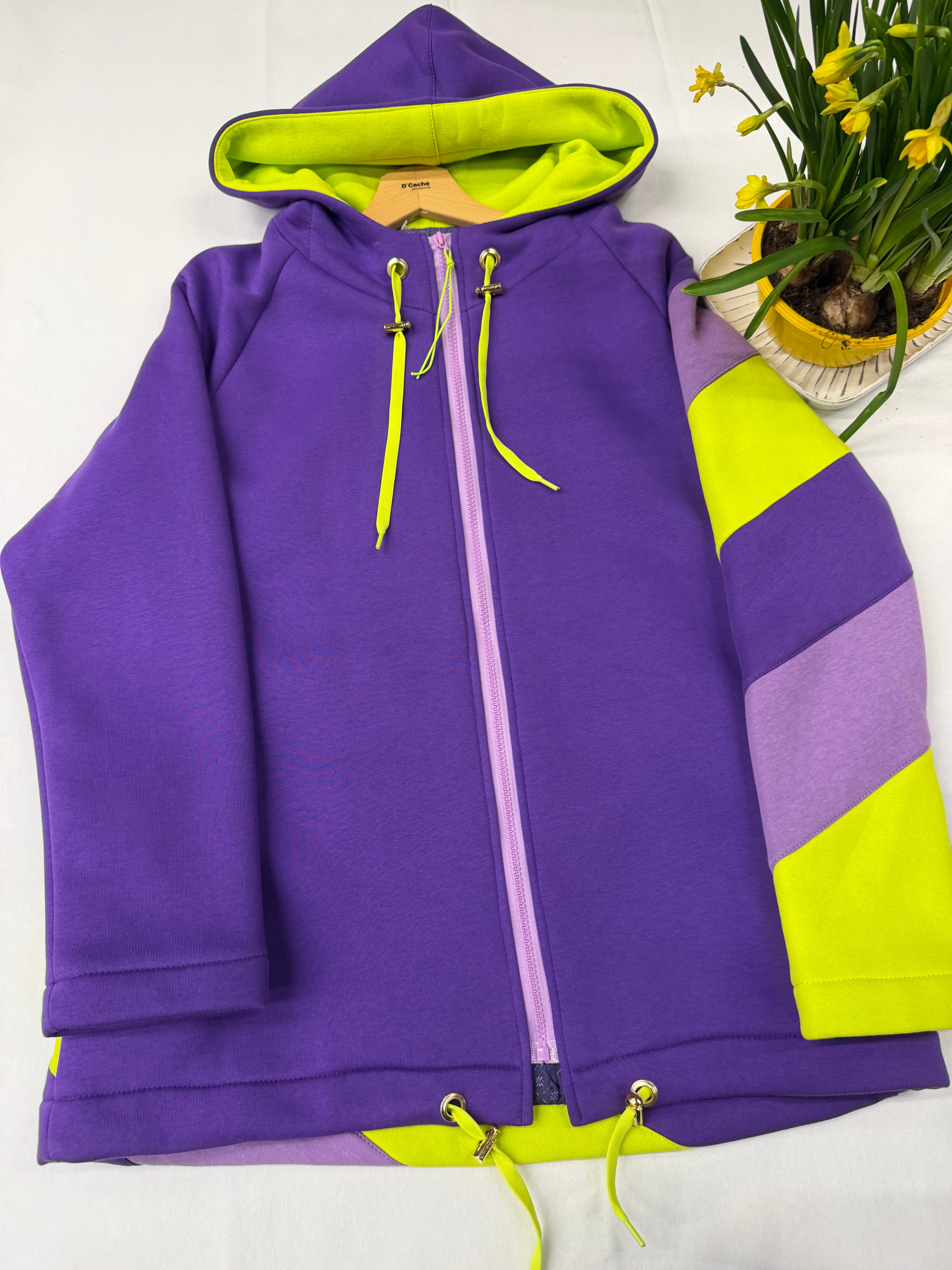WOMEN'S HOODIES WITH ZIP