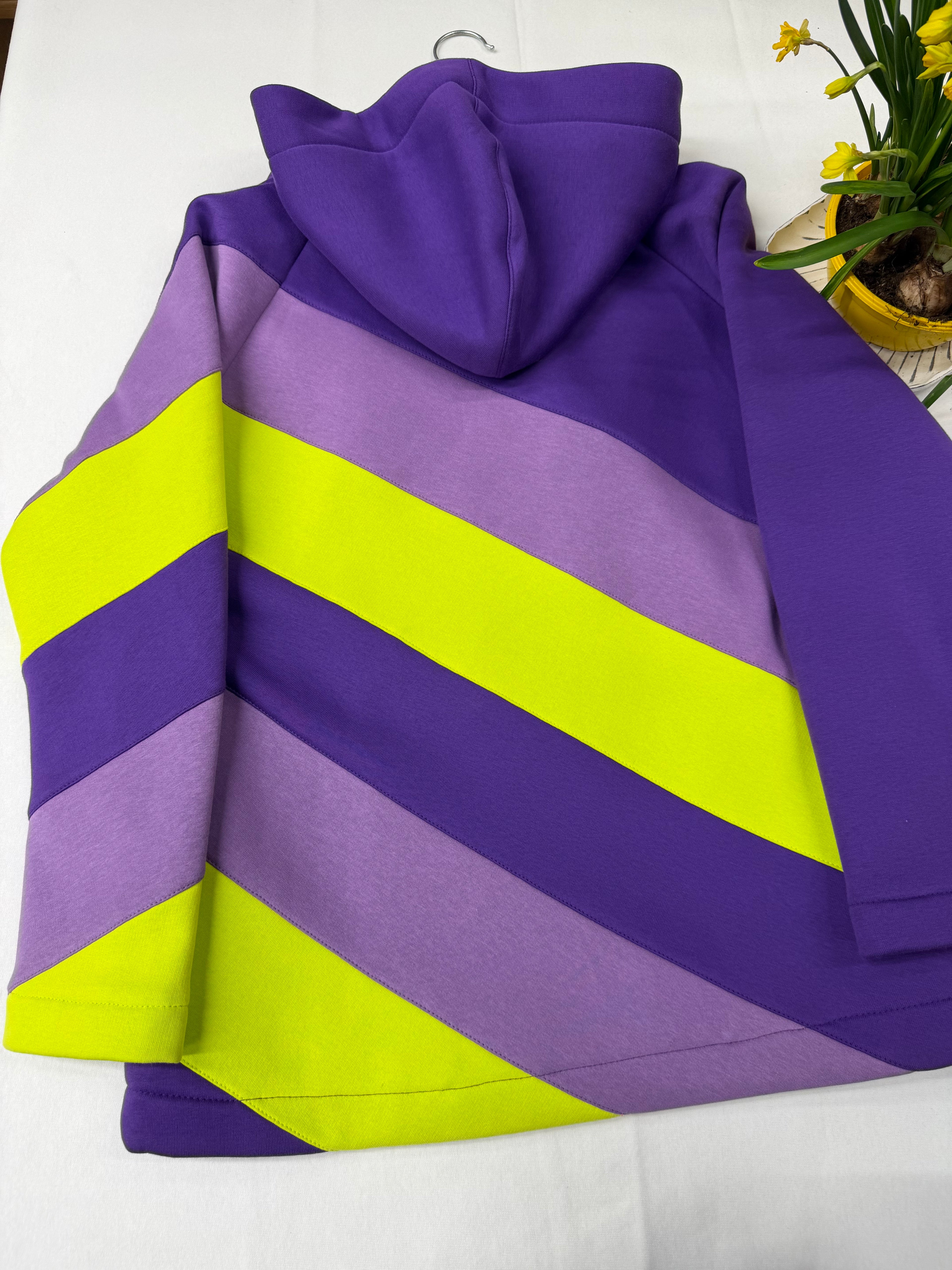 WOMEN'S HOODIES WITH ZIP