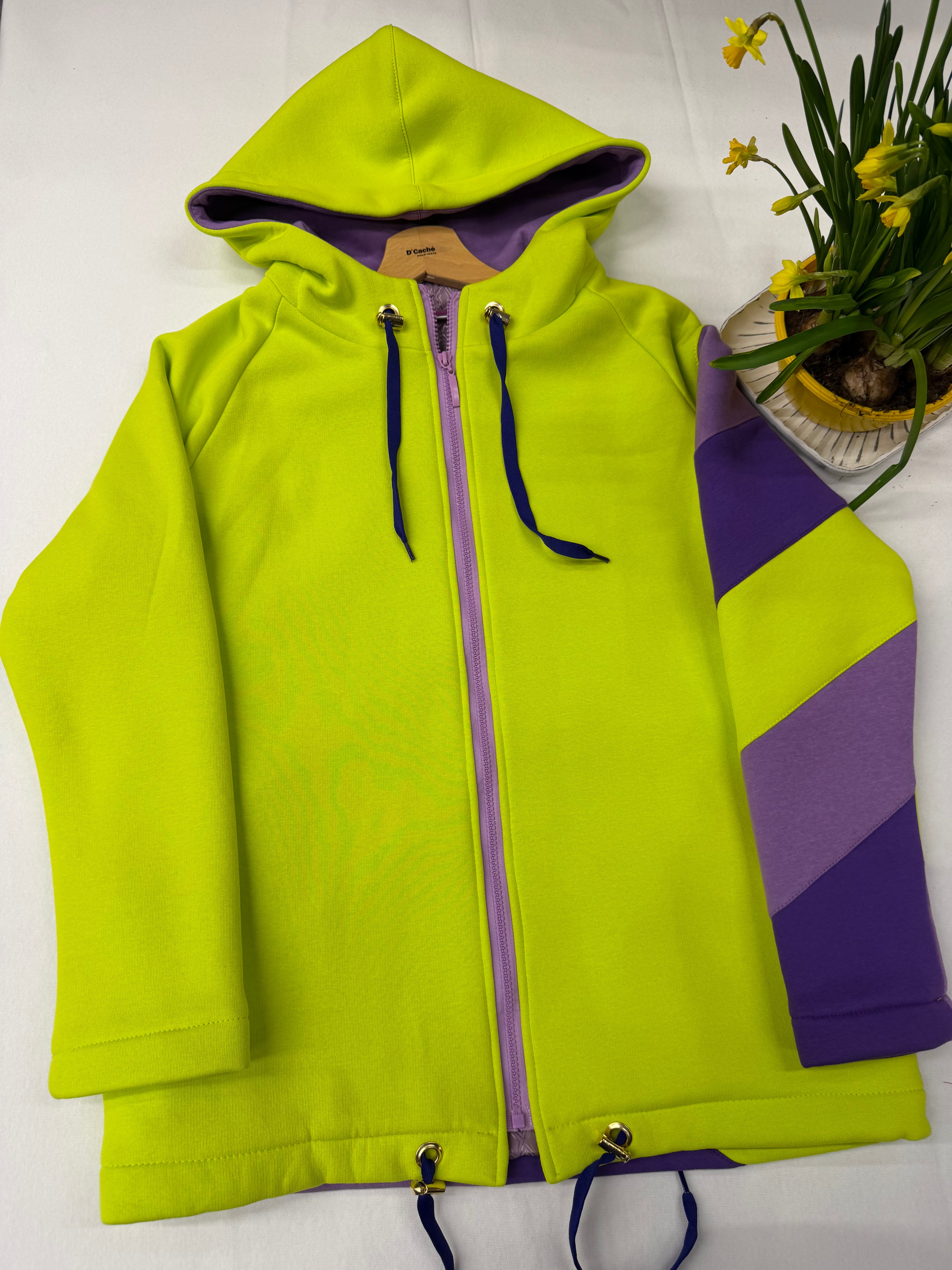 WOMEN'S HOODIES WITH ZIP