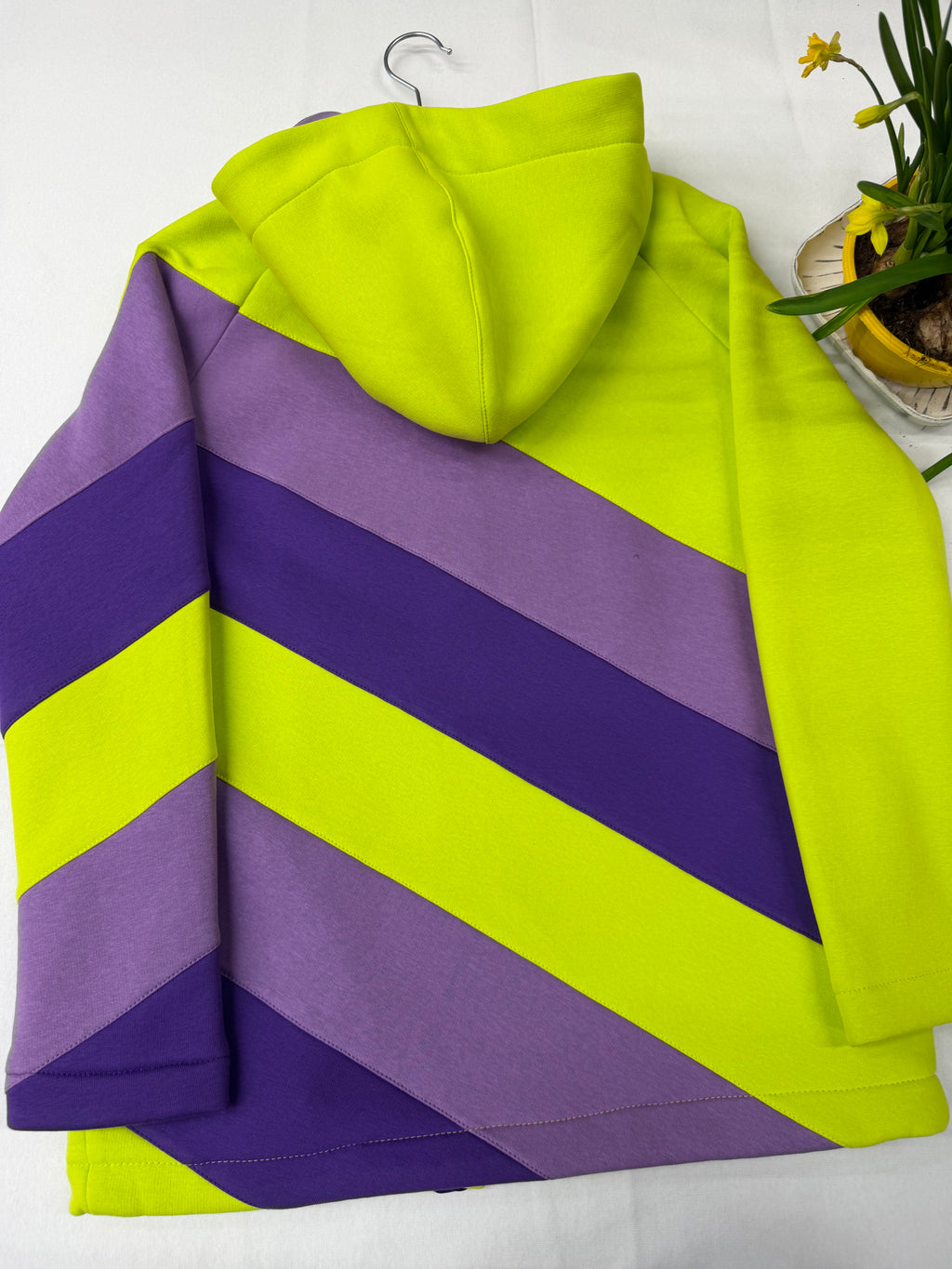 WOMEN'S HOODIES WITH ZIP