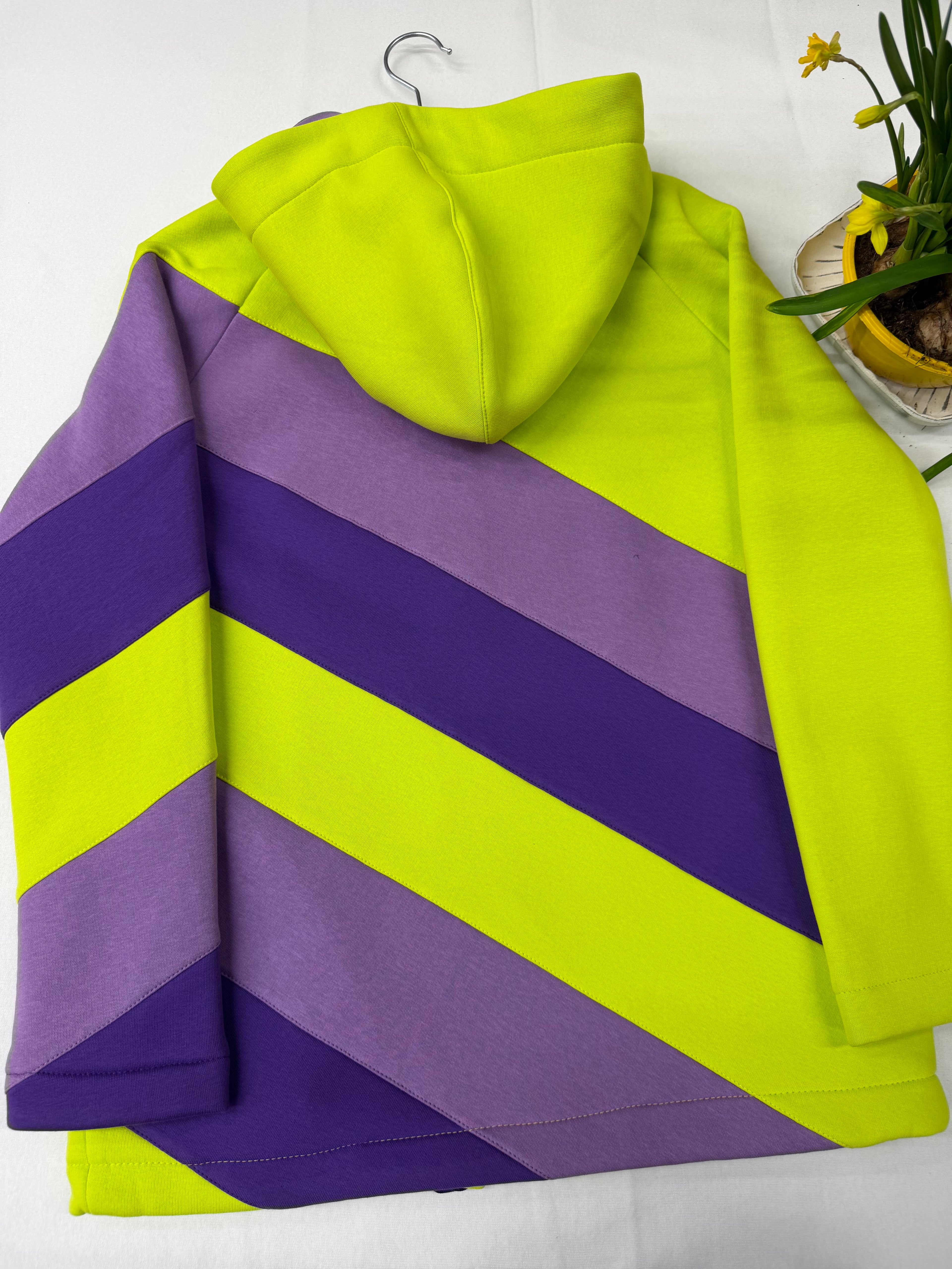WOMEN'S HOODIES WITH ZIP